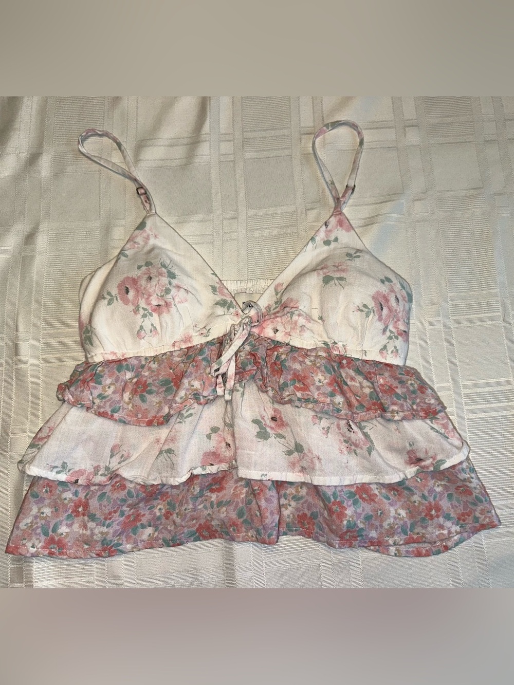 Hollister Ruffle Tank Top Women’s Size XS Pink White 100% Viscose